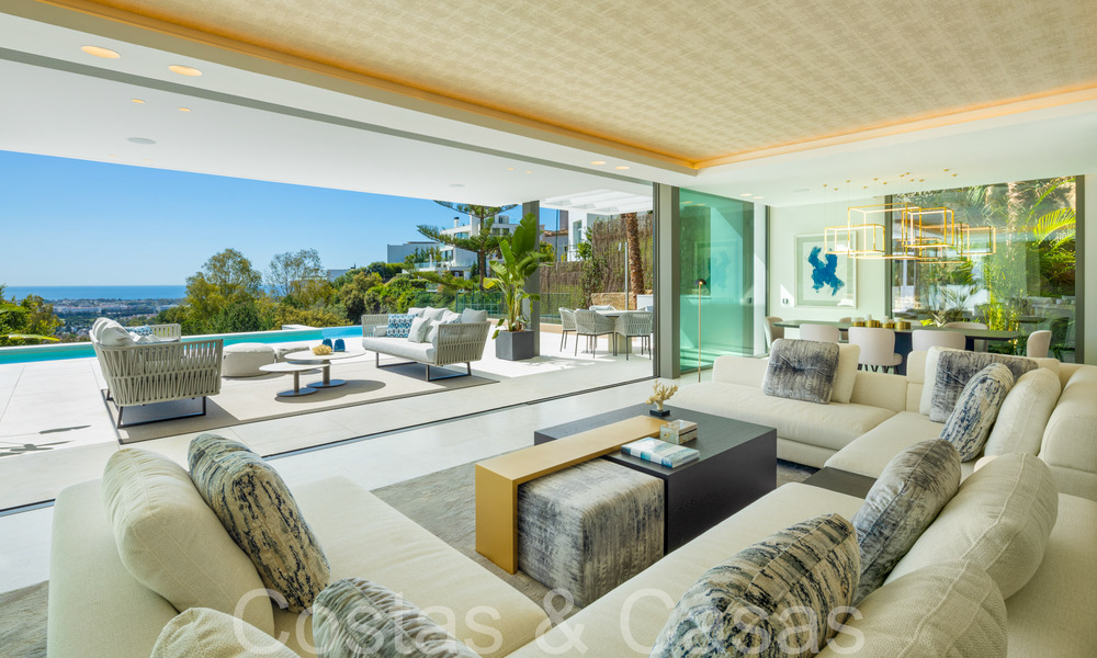 Lista para entrar a vivir, villa de lujo moderna con vistas despejadas al mar en venta, ubicada en La Quinta, Marbella - Benahavis 67765