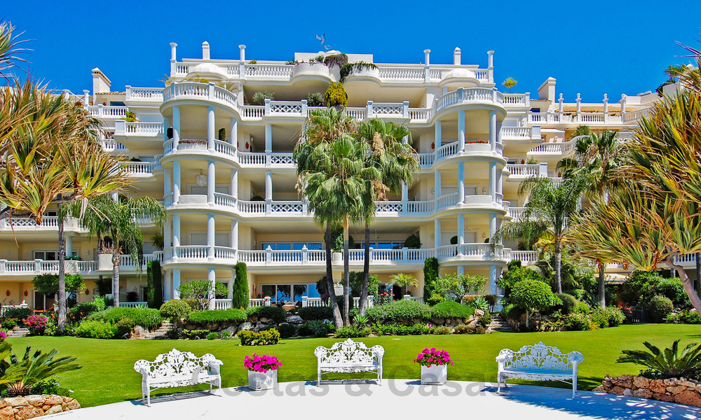 Sofisticado apartamento reformado en venta en Las Dunas Park, un exclusivo resort de playa entre Marbella y Estepona 67967