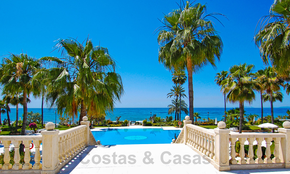 Sofisticado apartamento reformado en venta en Las Dunas Park, un exclusivo resort de playa entre Marbella y Estepona 67968