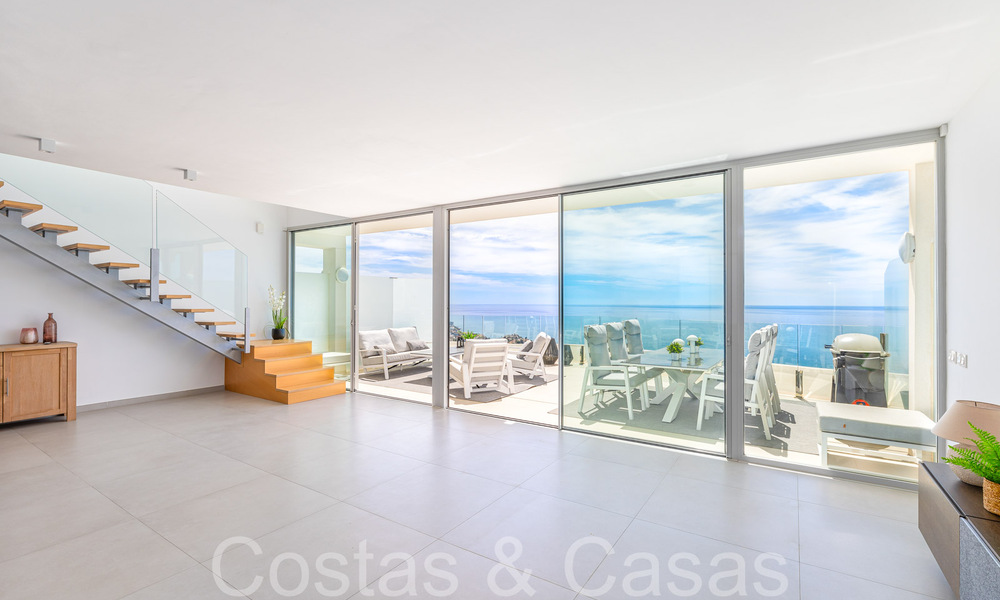 Lujoso y moderno ático dúplex con vistas panorámicas al mar en venta en Benalmádena, Costa del Sol 68012