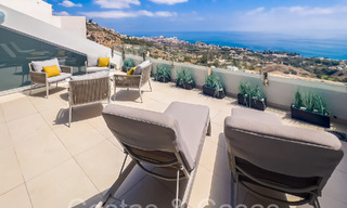 Lujoso y moderno ático dúplex con vistas panorámicas al mar en venta en Benalmádena, Costa del Sol 68023 