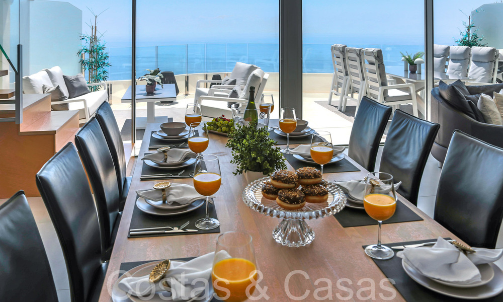 Lujoso y moderno ático dúplex con vistas panorámicas al mar en venta en Benalmádena, Costa del Sol 68039