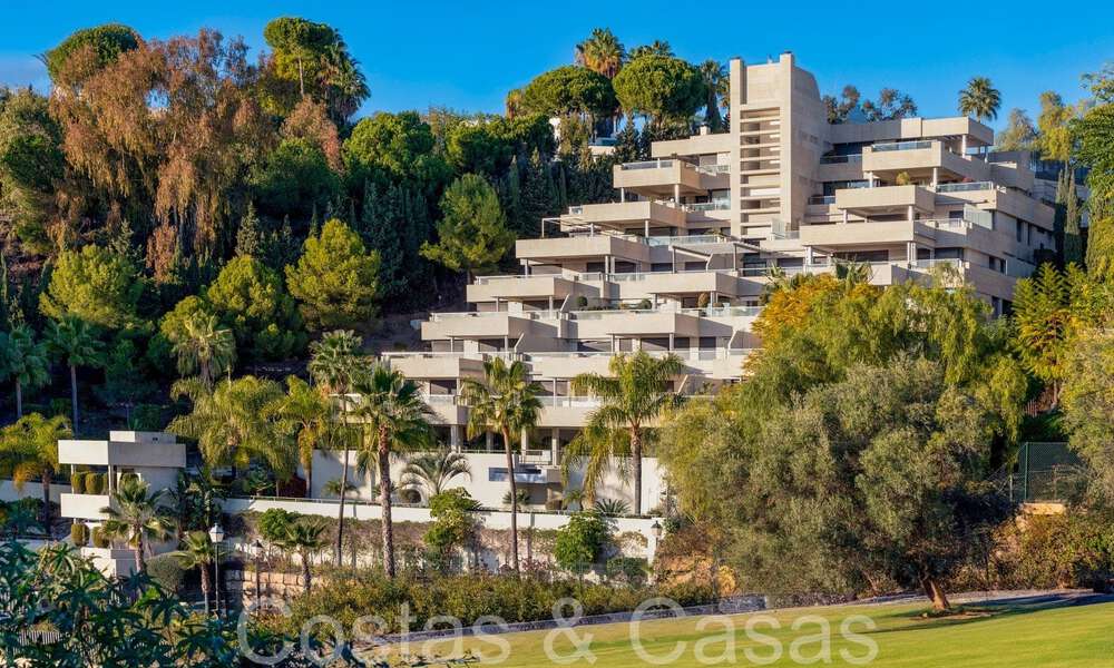 Lujoso apartamento en venta con vistas panorámicas al mar despejadas en Nueva Andalucía, Marbella 68086