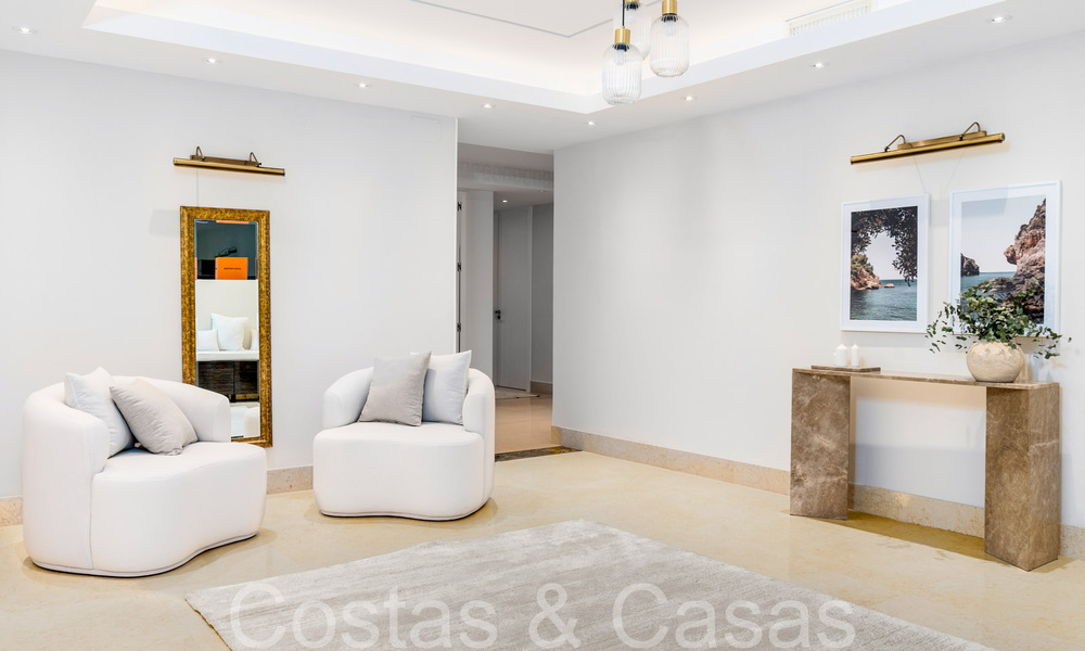 Lujoso apartamento en venta con vistas panorámicas al mar despejadas en Nueva Andalucía, Marbella 68091