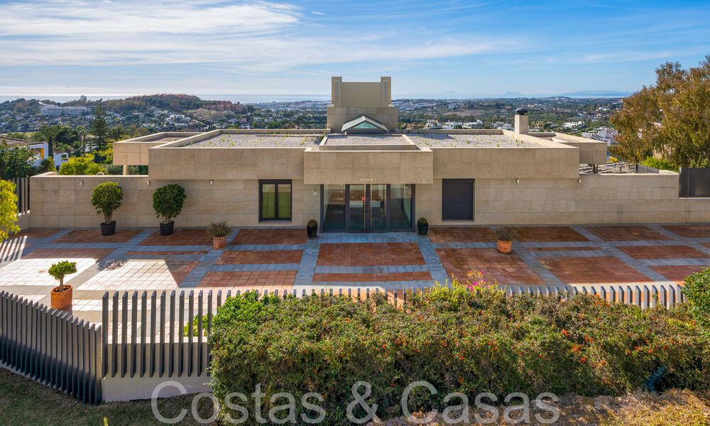 Lujoso apartamento en venta con vistas panorámicas al mar despejadas en Nueva Andalucía, Marbella 68098
