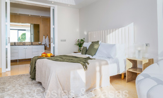 Lujoso apartamento en venta con vistas panorámicas al mar despejadas en Nueva Andalucía, Marbella 68102 