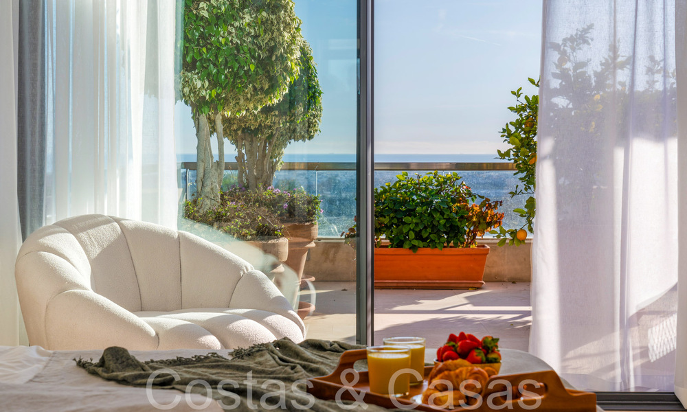Lujoso apartamento en venta con vistas panorámicas al mar despejadas en Nueva Andalucía, Marbella 68111