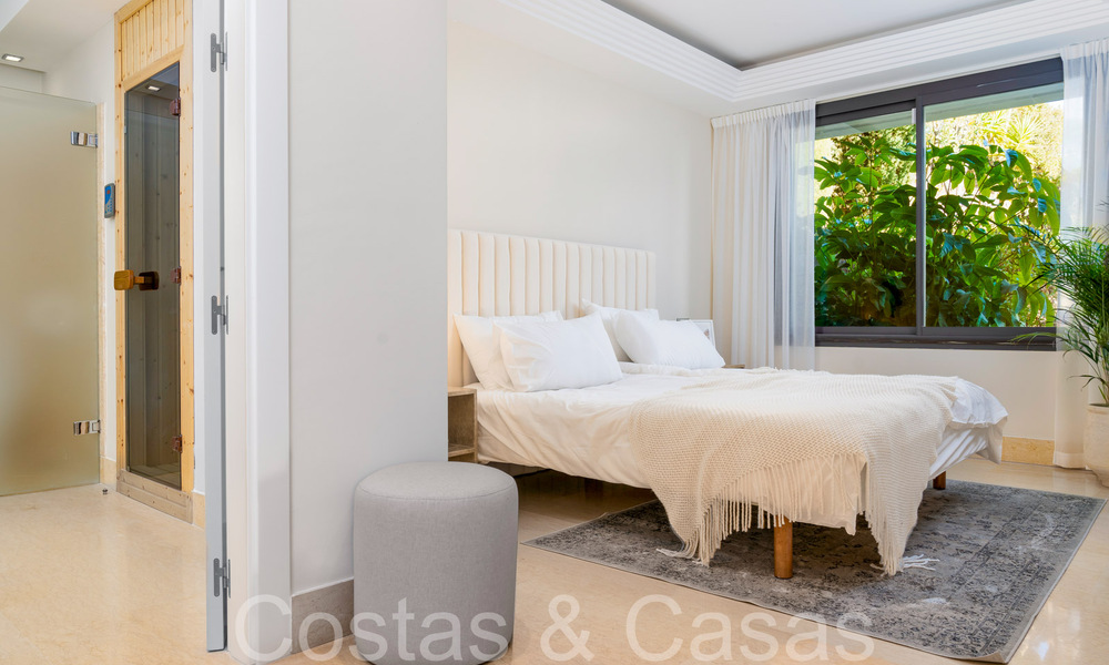 Lujoso apartamento en venta con vistas panorámicas al mar despejadas en Nueva Andalucía, Marbella 68115