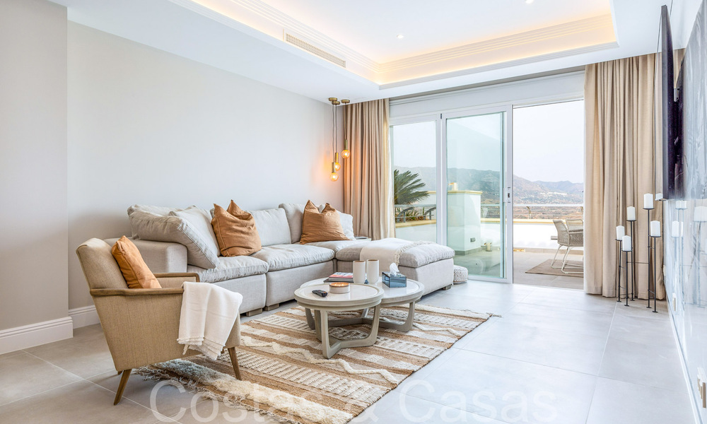 Elegante ático con preciosas vistas en venta en un exclusivo complejo de golf en Mijas, Costa del Sol 68277