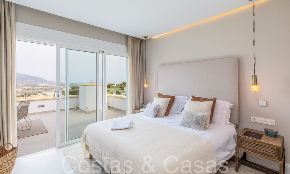 Elegante ático con preciosas vistas en venta en un exclusivo complejo de golf en Mijas, Costa del Sol 68292