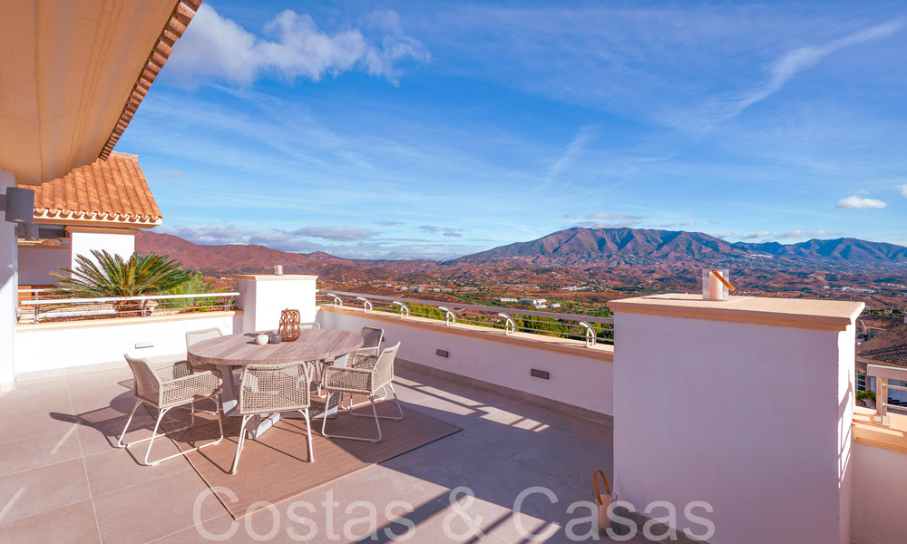 Elegante ático con preciosas vistas en venta en un exclusivo complejo de golf en Mijas, Costa del Sol 68304