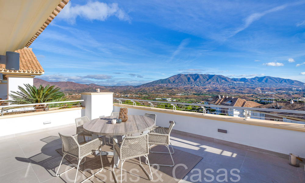 Elegante ático con preciosas vistas en venta en un exclusivo complejo de golf en Mijas, Costa del Sol 68305