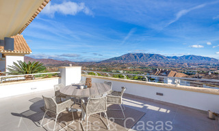 Elegante ático con preciosas vistas en venta en un exclusivo complejo de golf en Mijas, Costa del Sol 68305 