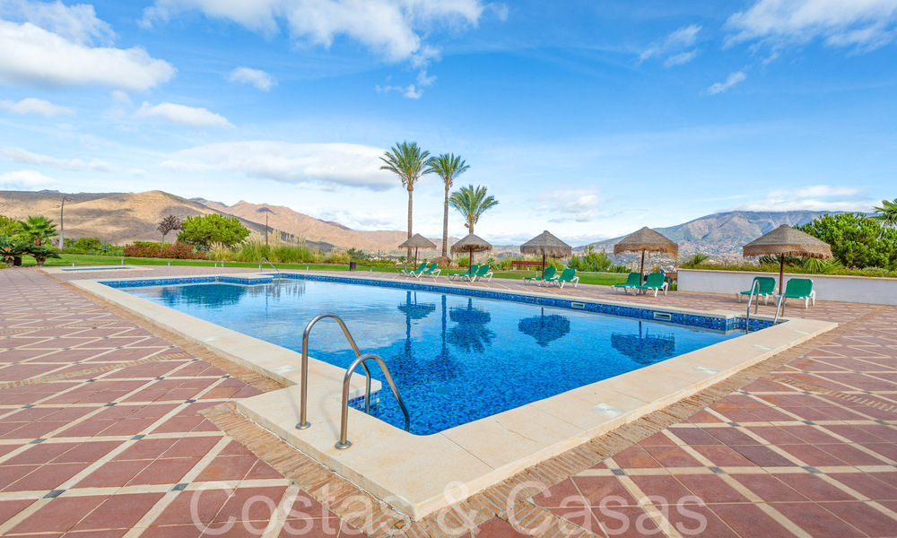 Elegante ático con preciosas vistas en venta en un exclusivo complejo de golf en Mijas, Costa del Sol 68307