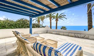 Villa de lujo con vistas al mar en venta, justo en la playa en la prestigiosa Milla de Oro de Marbella 68332 