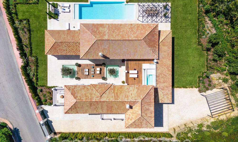 Villa de lujo lista para entrar a vivir con diseño mediterráneo contemporáneo en venta en una prestigiosa zona de golf en Nueva Andalucía, Marbella 68382