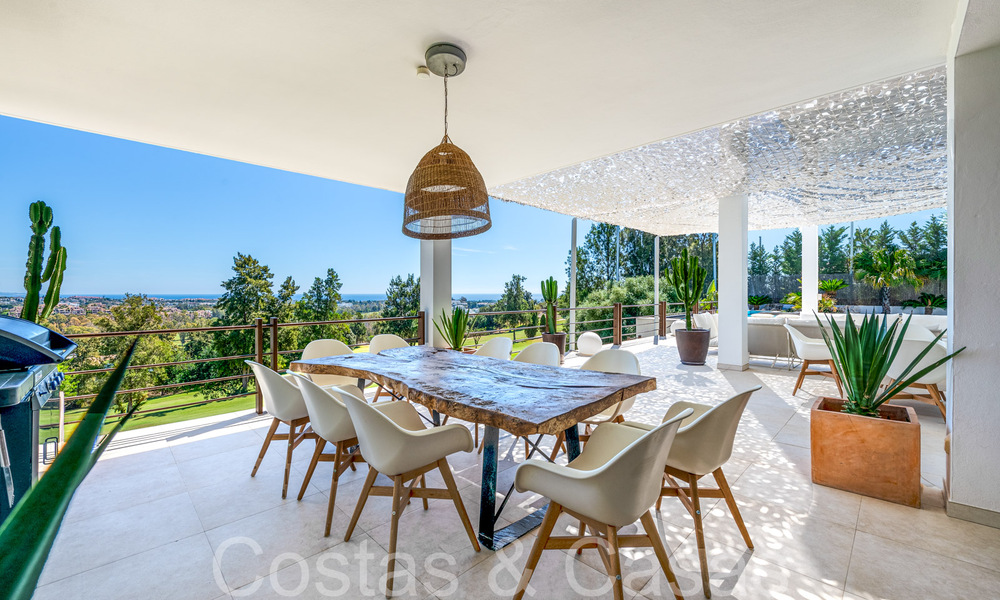 Lista para entrar a vivir, villa de diseño de alta gama en venta, primera línea de golf con vistas al mar en Benahavis - Marbella 68416