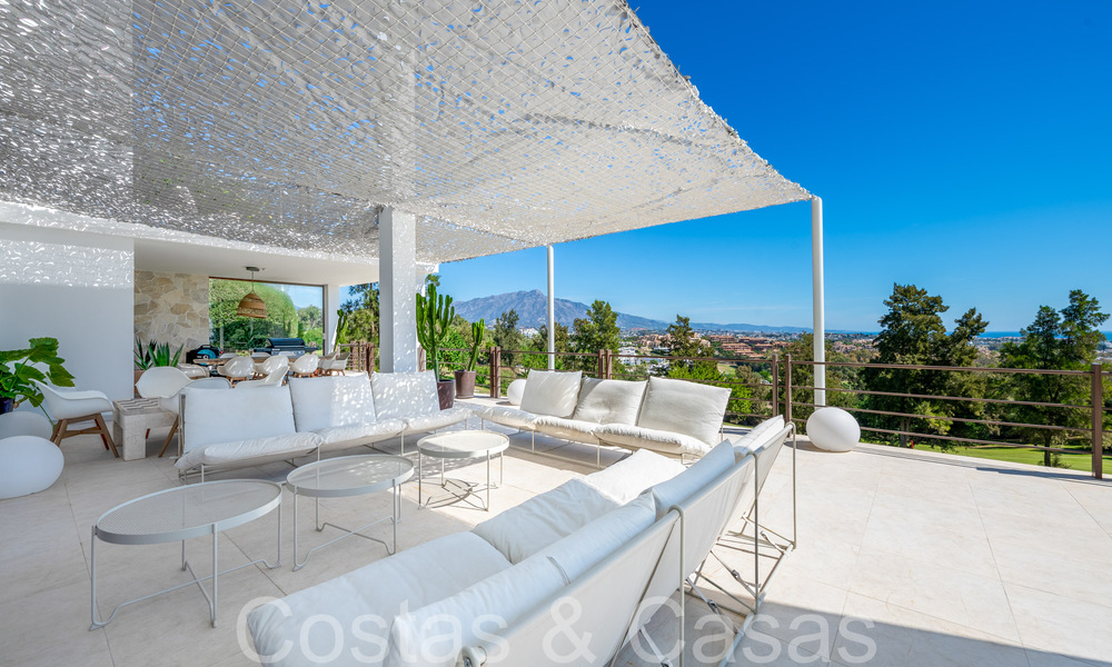 Lista para entrar a vivir, villa de diseño de alta gama en venta, primera línea de golf con vistas al mar en Benahavis - Marbella 68420