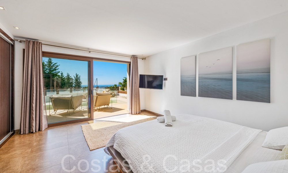 Lista para entrar a vivir, villa de diseño de alta gama en venta, primera línea de golf con vistas al mar en Benahavis - Marbella 68431