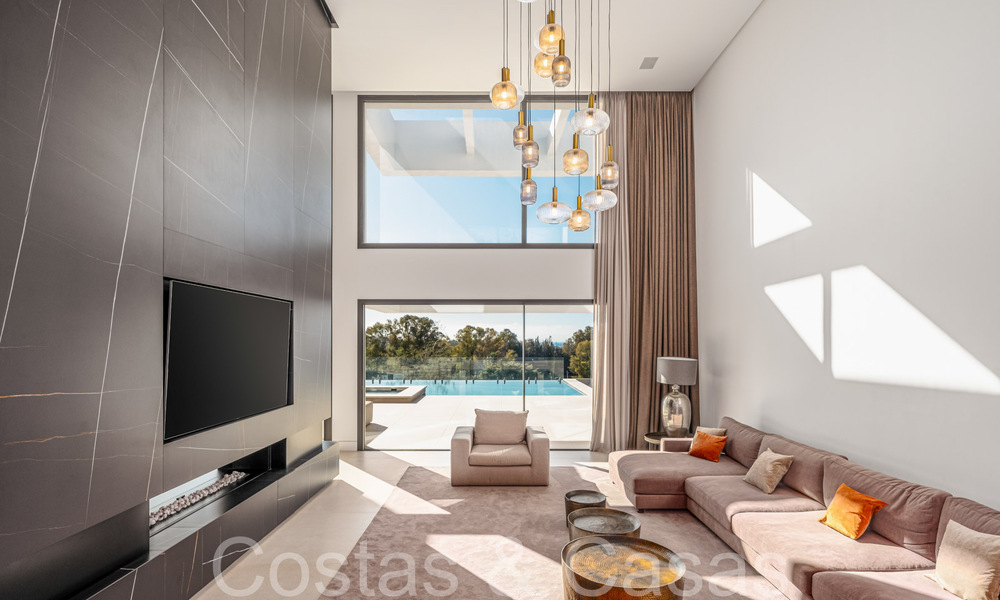 Amplia villa de lujo modernista en venta con vistas al campo de golf en Benahavis - Marbella 68131