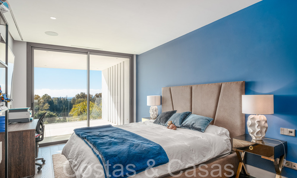 Amplia villa de lujo modernista en venta con vistas al campo de golf en Benahavis - Marbella 68134