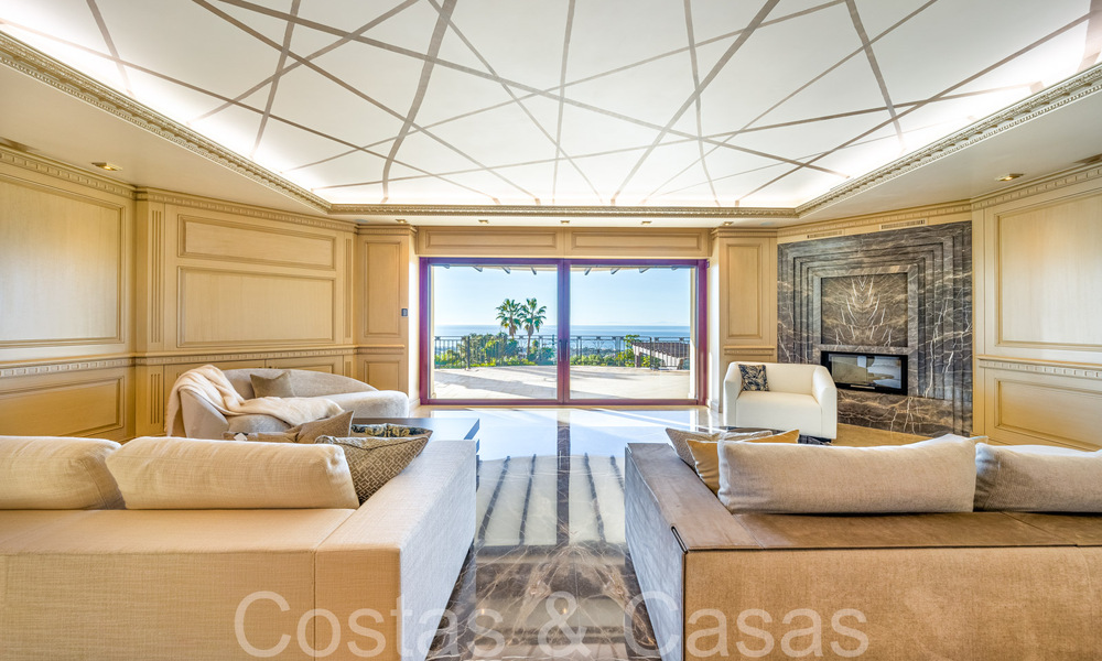 Imponente villa de estilo único en venta con vistas panorámicas al mar ubicada en las colinas de Marbella Este 68182