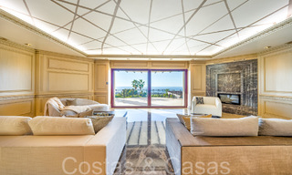 Imponente villa de estilo único en venta con vistas panorámicas al mar ubicada en las colinas de Marbella Este 68182 