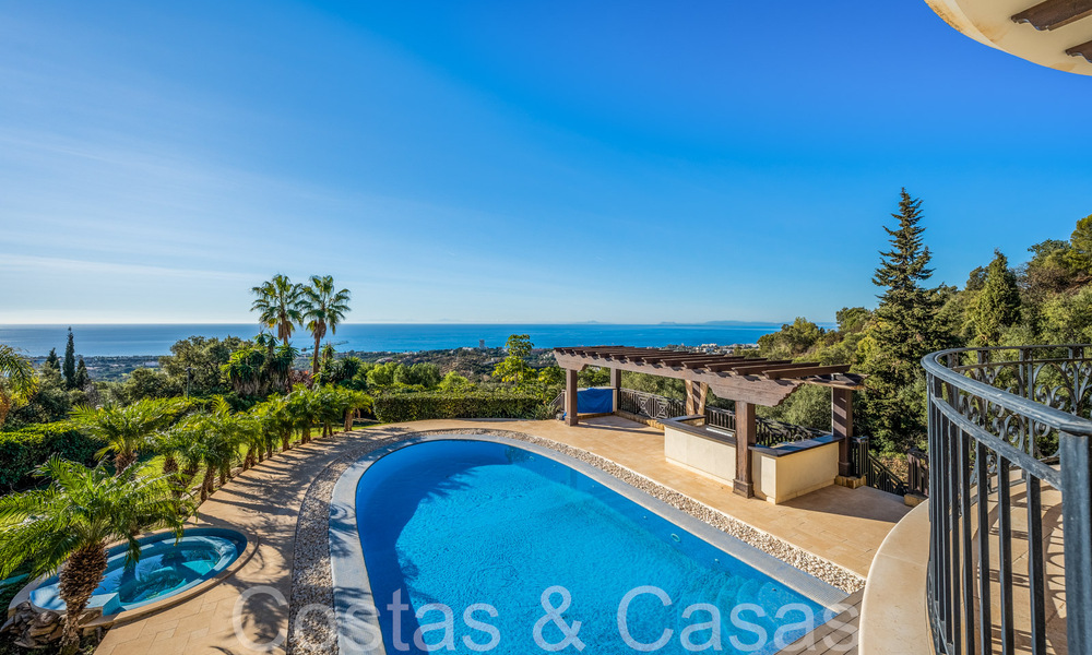 Imponente villa de estilo único en venta con vistas panorámicas al mar ubicada en las colinas de Marbella Este 68188