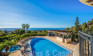 Imponente villa de estilo único en venta con vistas panorámicas al mar ubicada en las colinas de Marbella Este 68188 