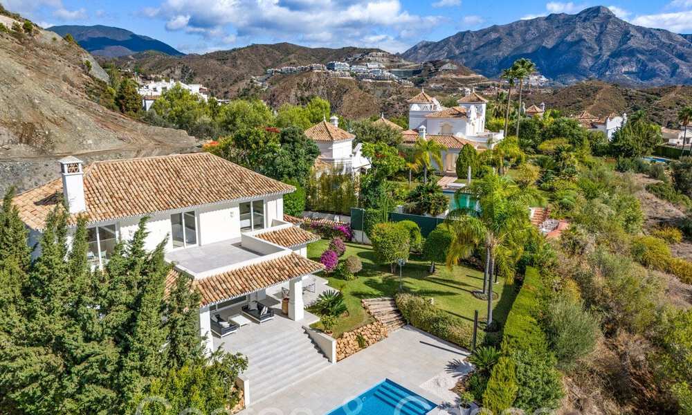 Villa de lujo lista para entrar a vivir en venta, en primera línea de golf en La Quinta, Benahavis - Marbella 68260