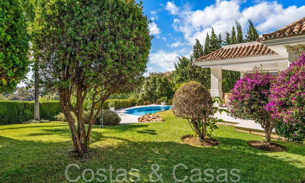 Villa de lujo lista para entrar a vivir en venta, en primera línea de golf en La Quinta, Benahavis - Marbella 68261