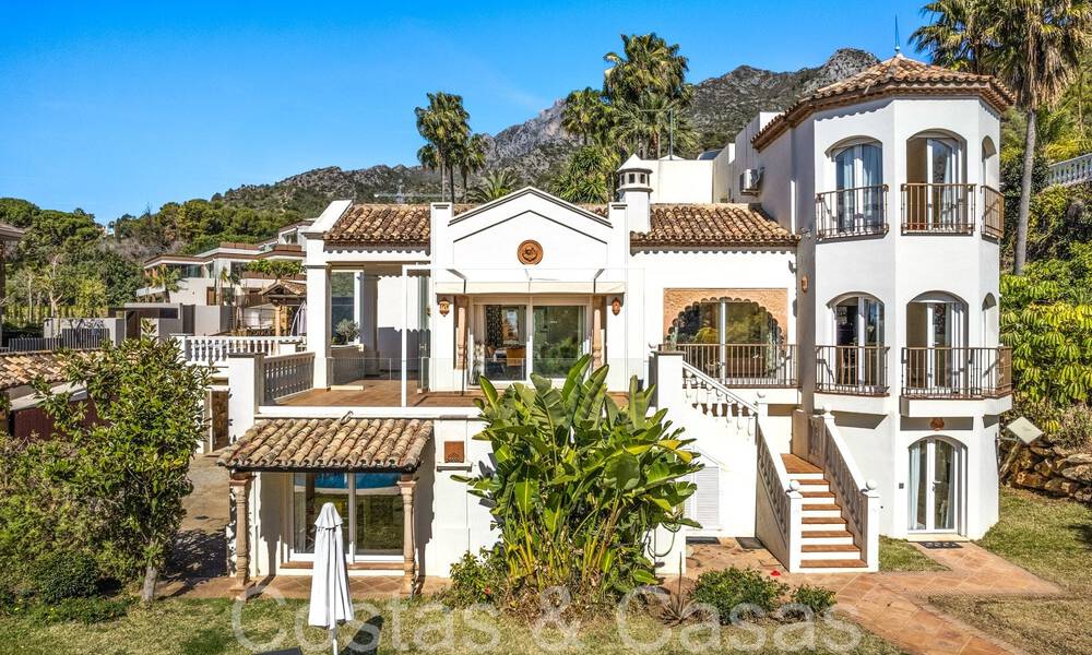 Lista para entrar a vivir, villa de lujo andaluza en venta, en la prestigiosa Cascada de Camojan en Marbella 68240