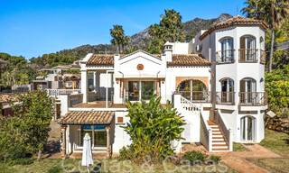 Lista para entrar a vivir, villa de lujo andaluza en venta, en la prestigiosa Cascada de Camojan en Marbella 68240 