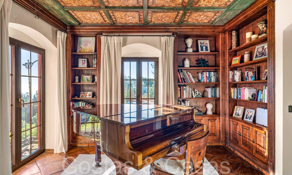 Majestuosa villa andaluza de lujo en venta rodeada de naturaleza en El Madroñal, Benahavis - Marbella 68505