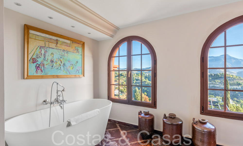 Majestuosa villa andaluza de lujo en venta rodeada de naturaleza en El Madroñal, Benahavis - Marbella 68507