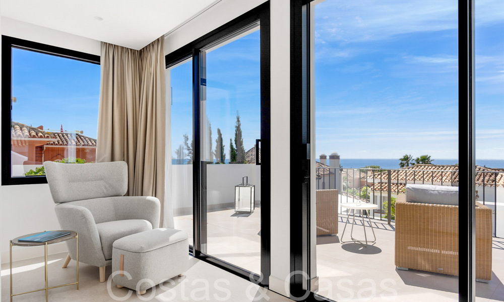 Lista para entrar a vivir, elegante villa de lujo mediterránea en venta, cerca de la playa al este del centro de Marbella 68632