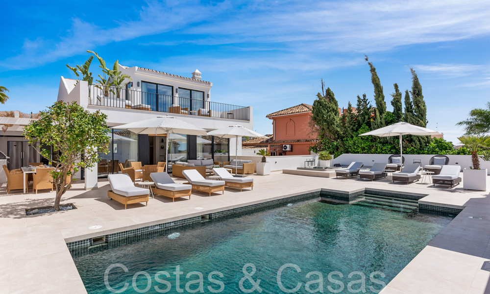 Lista para entrar a vivir, elegante villa de lujo mediterránea en venta, cerca de la playa al este del centro de Marbella 68635