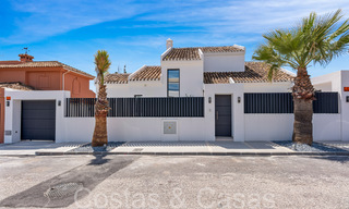 Lista para entrar a vivir, elegante villa de lujo mediterránea en venta, cerca de la playa al este del centro de Marbella 68645 