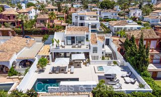 Lista para entrar a vivir, elegante villa de lujo mediterránea en venta, cerca de la playa al este del centro de Marbella 68652 