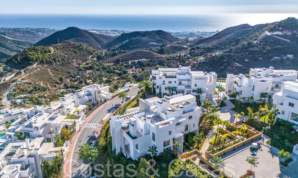 Listo para entrar a vivir! Apartamento contemporáneo con jardín y preciosas vistas al mar en venta, a poca distancia en coche del centro de Marbella 68668