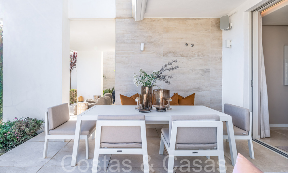 Listo para entrar a vivir! Apartamento contemporáneo con jardín y preciosas vistas al mar en venta, a poca distancia en coche del centro de Marbella 68672