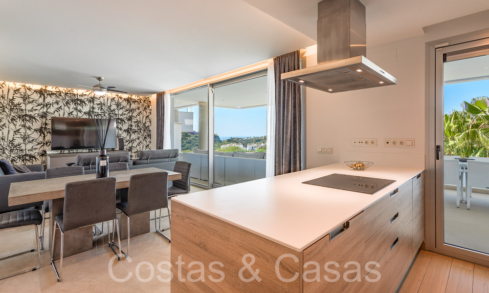 Listo para entrar a vivir, moderno apartamento en venta con vistas panorámicas en el exclusivo Benahavis - Marbella 68523