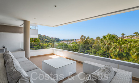 Listo para entrar a vivir, moderno apartamento en venta con vistas panorámicas en el exclusivo Benahavis - Marbella 68531