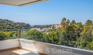 Listo para entrar a vivir, moderno apartamento en venta con vistas panorámicas en el exclusivo Benahavis - Marbella 68532 