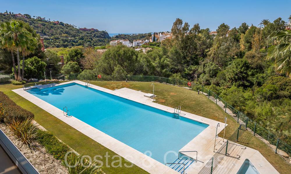 Listo para entrar a vivir, moderno apartamento en venta con vistas panorámicas en el exclusivo Benahavis - Marbella 68533