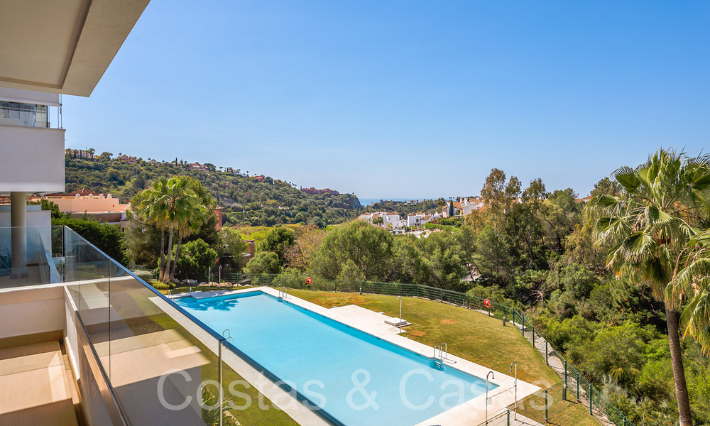 Listo para entrar a vivir, moderno apartamento en venta con vistas panorámicas en el exclusivo Benahavis - Marbella 68534