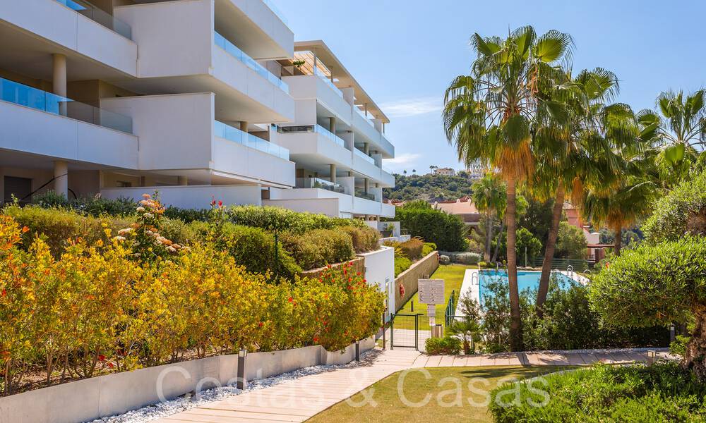 Listo para entrar a vivir, moderno apartamento en venta con vistas panorámicas en el exclusivo Benahavis - Marbella 68539