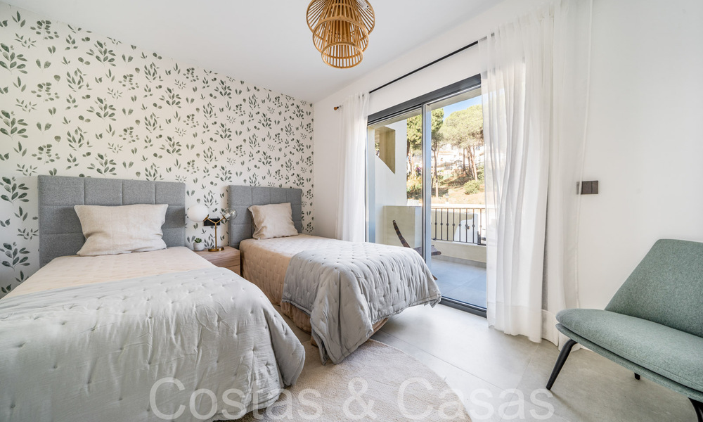 Elegante casa adosada reformada en venta cerca Aloha College en el valle de Nueva Andalucía, Marbella 68723