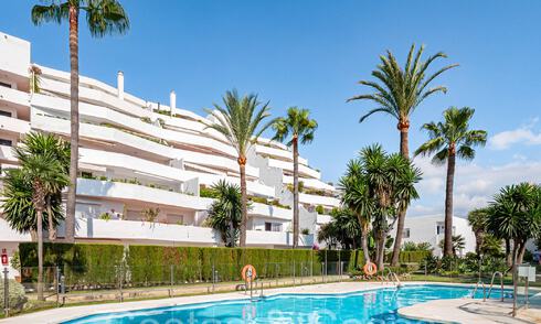 Lujoso apartamento de 4 dormitorios en venta en una urbanización cerrada en Nueva Andalucía, Marbella 68733