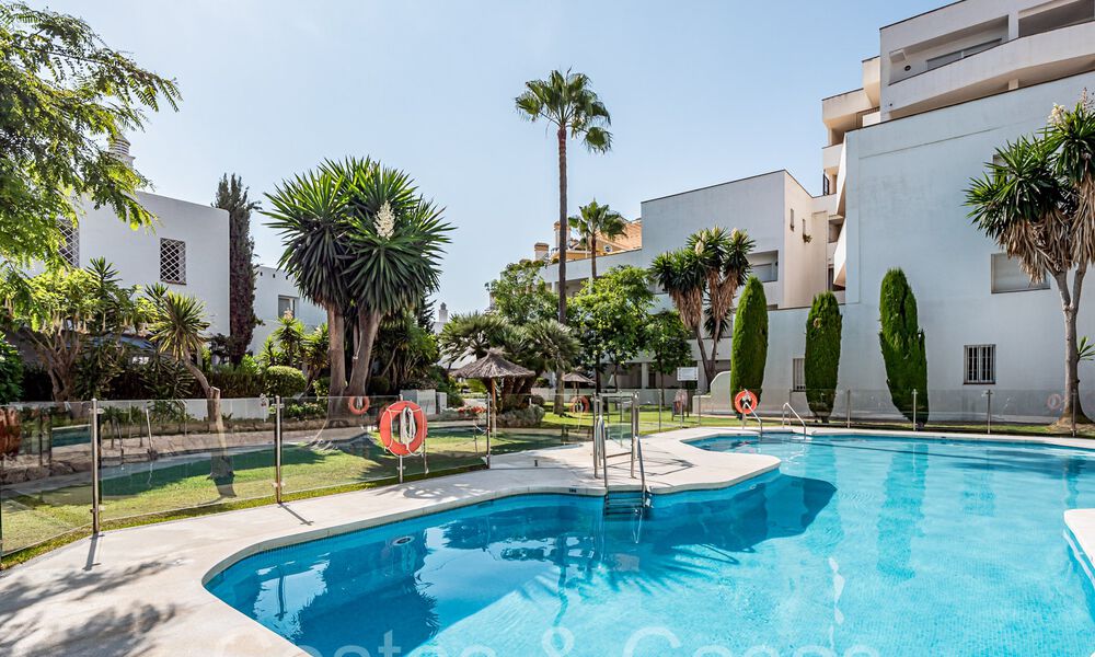 Lujoso apartamento de 4 dormitorios en venta en una urbanización cerrada en Nueva Andalucía, Marbella 68734